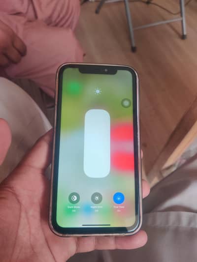 Apple iPhone XR (64) GB converted 17pro