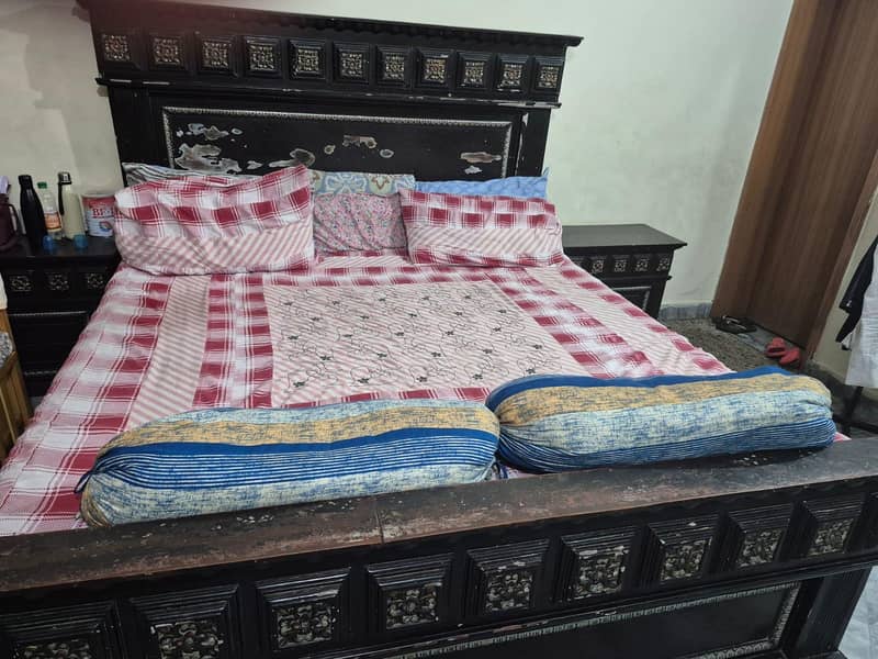 bed set with dressing 0