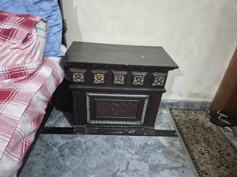 bed set with dressing 1