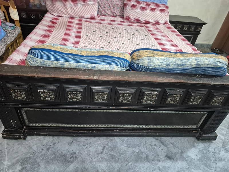 bed set with dressing 2