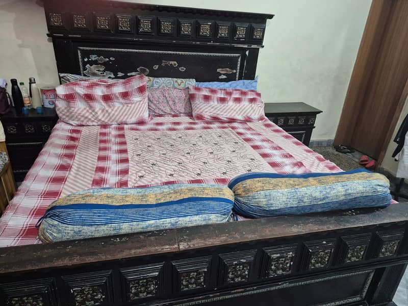 bed set with dressing 3