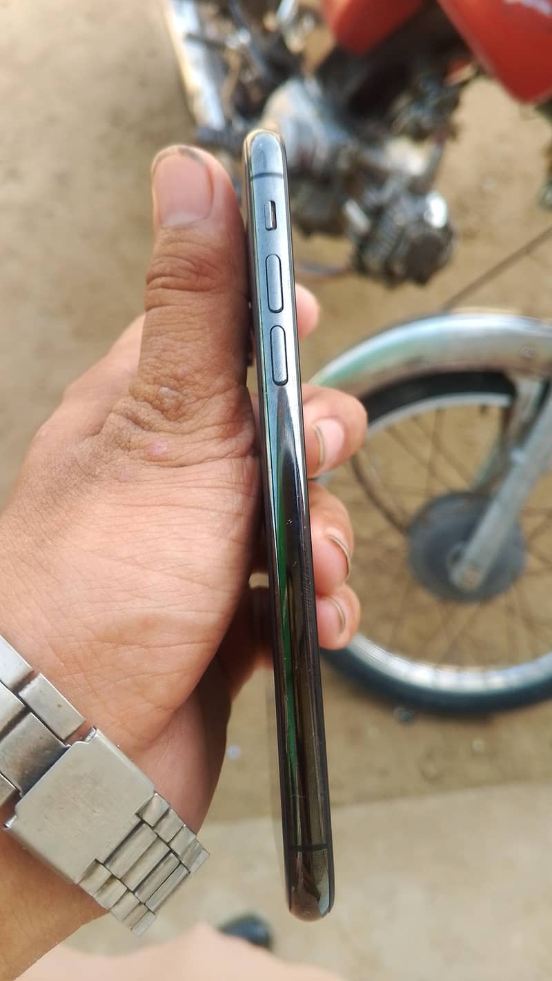 Apple iPhone X 3