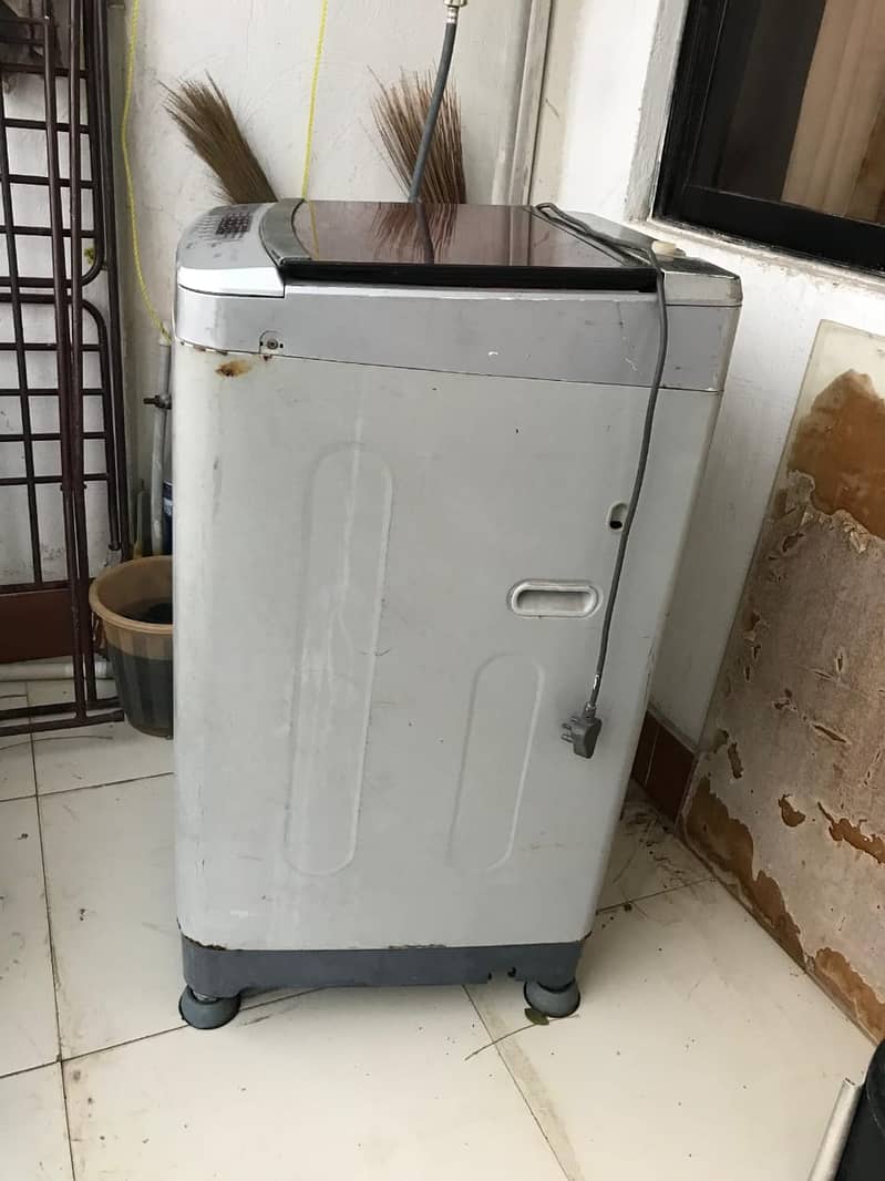 AUTOMATIC WASHING MACHINE 1