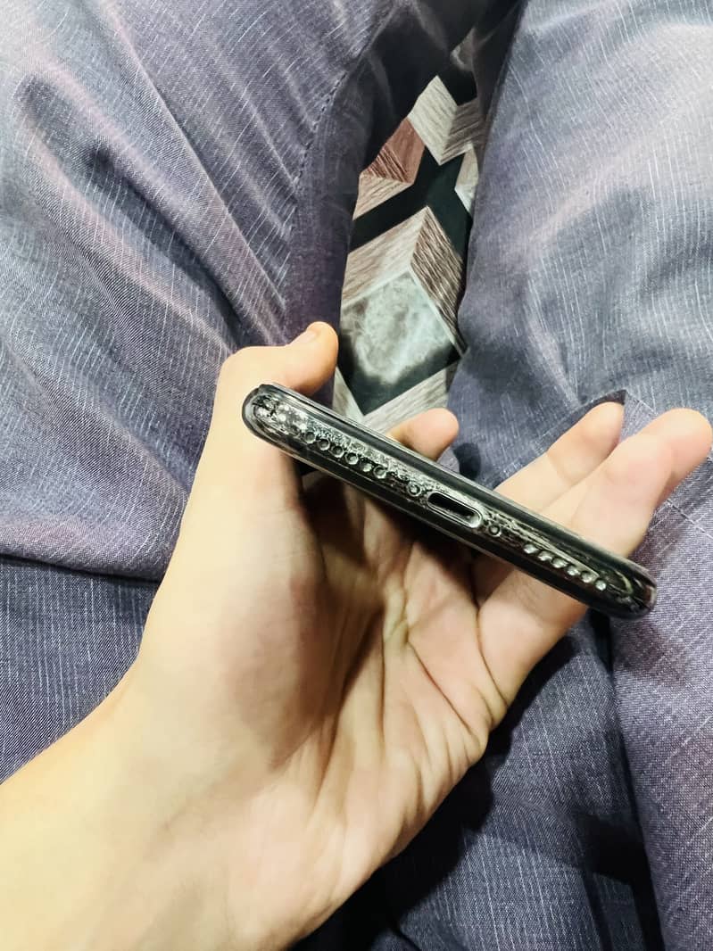 Apple iPhone X 3