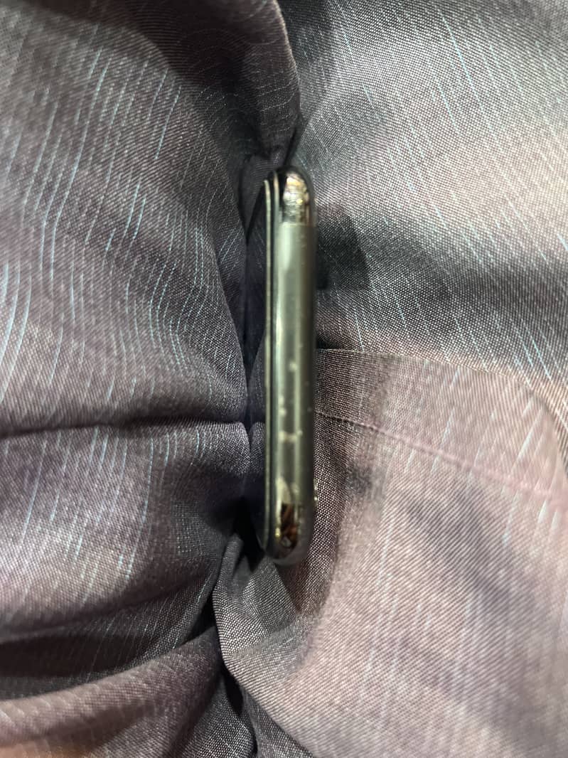 Apple iPhone X 4
