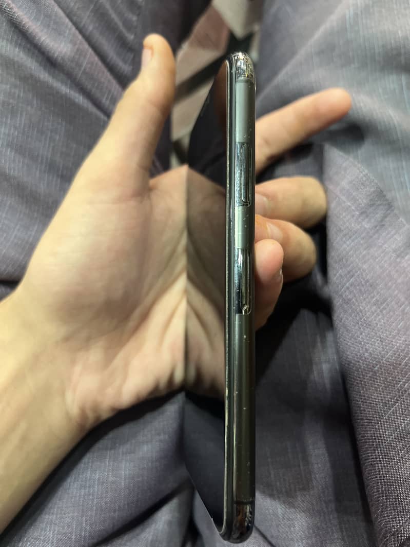 Apple iPhone X 5