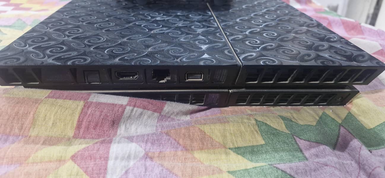 PS4 with One Controller 0