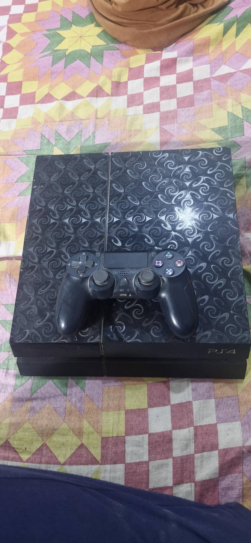 PS4 with One Controller 2