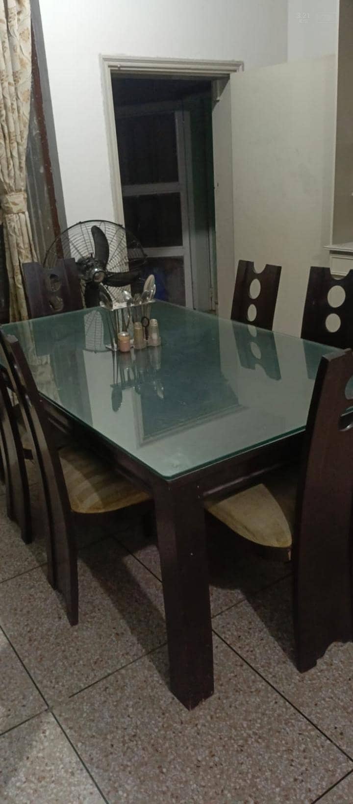 Dinning table 0
