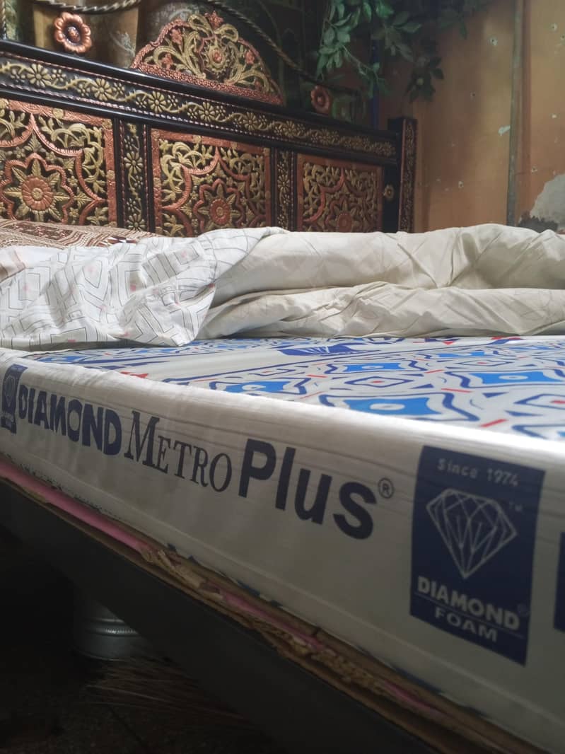 bed with mattres 4