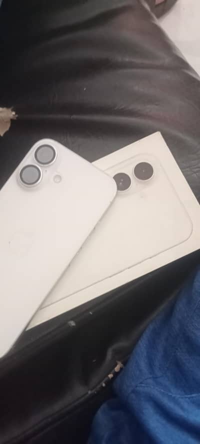 Apple iPhone 16