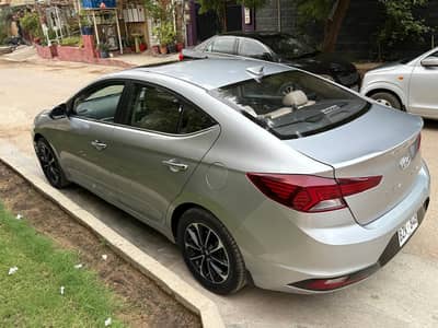 Hyundai Elantra 2024