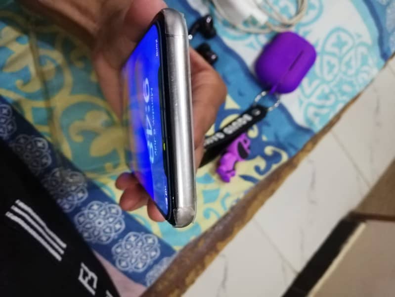Apple iPhone X 3