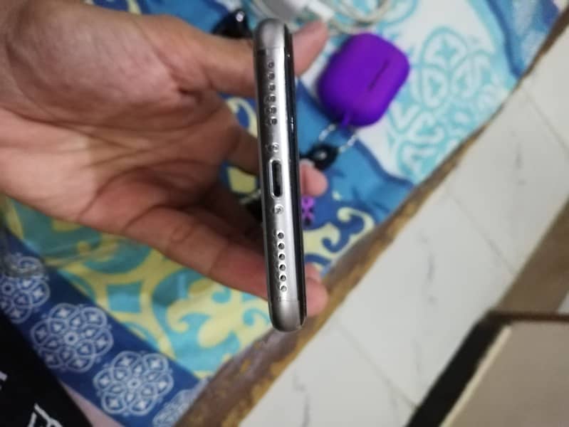 Apple iPhone X 4
