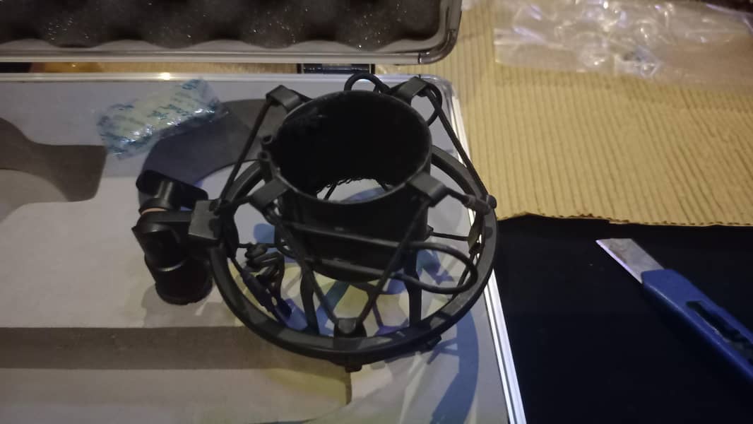Behringer B1 Phantom Studio Microphone 5