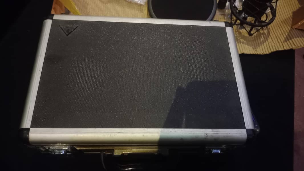 Behringer B1 Phantom Studio Microphone 9