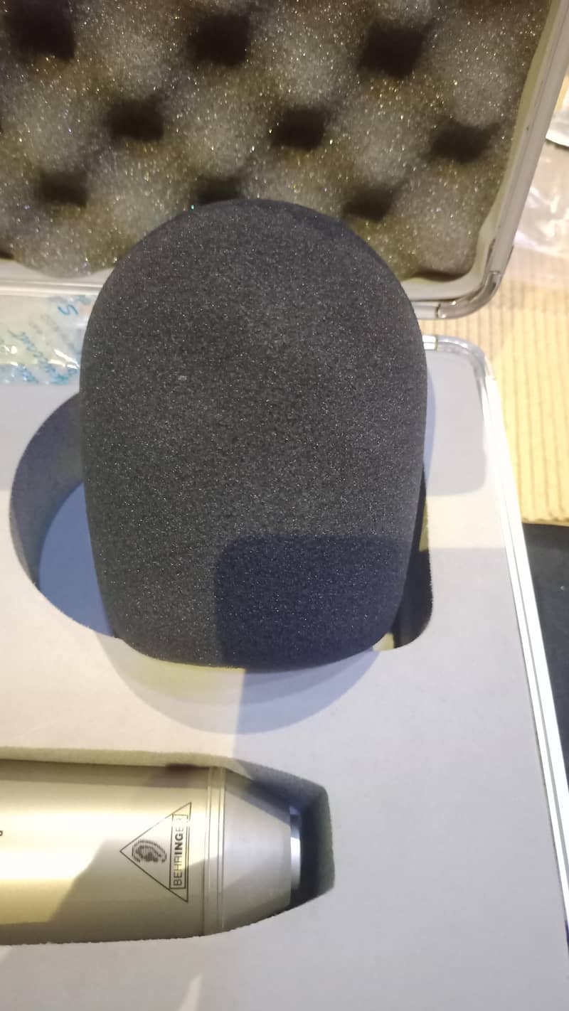 Behringer B1 Phantom Studio Microphone 11