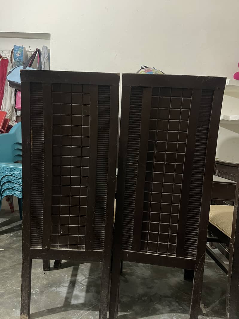 Dining tabble 4