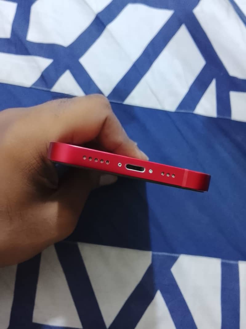 Apple iPhone 13 4