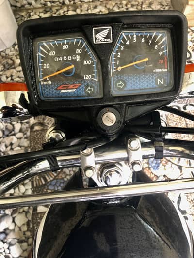 Black 125 just 4600 driven
