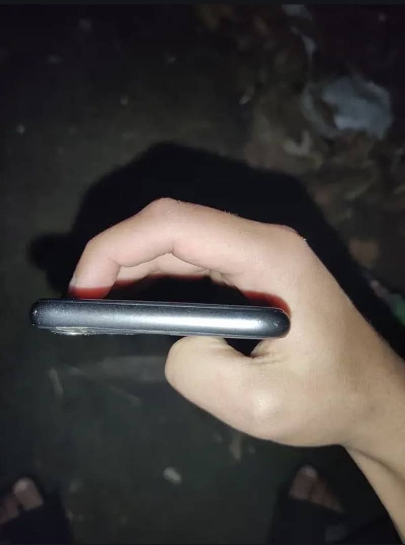 Apple iPhone 11 3