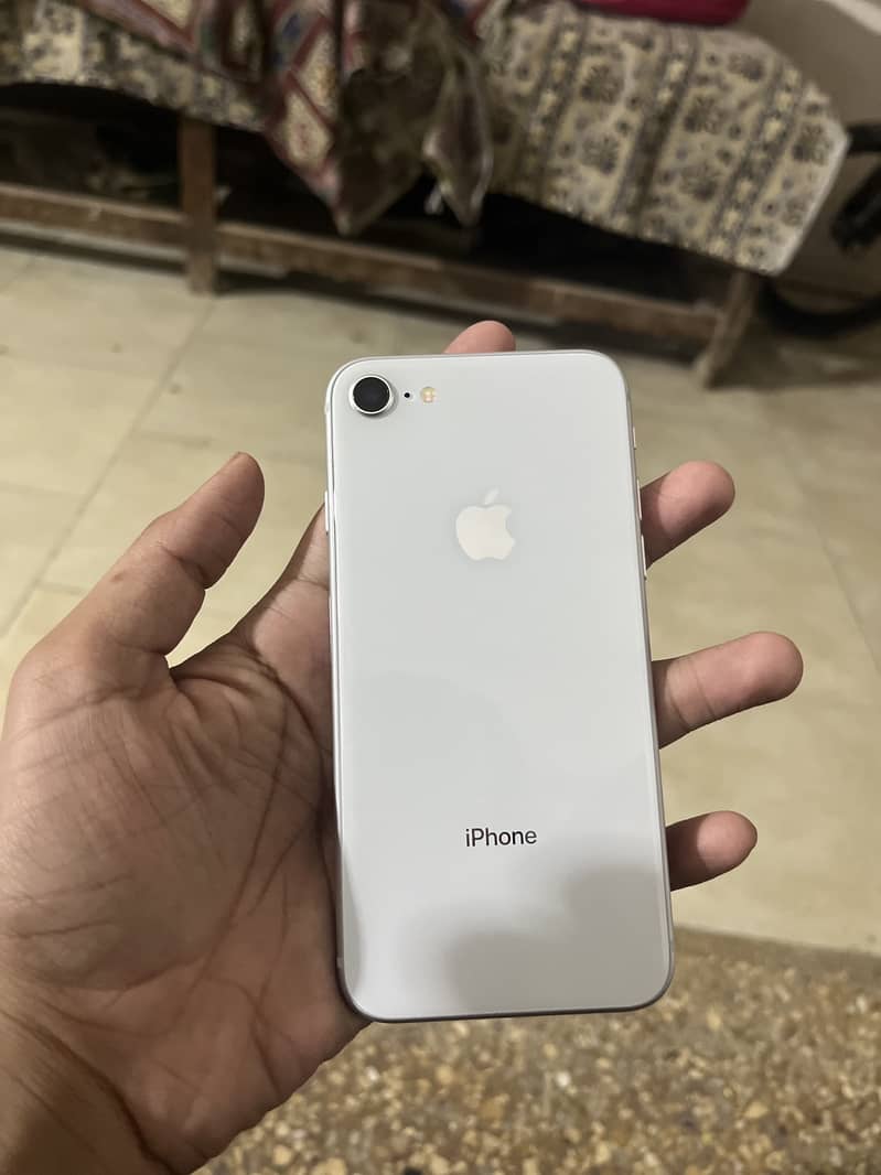 Apple iPhone 8 1