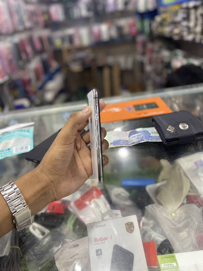 Apple iPhone X 3