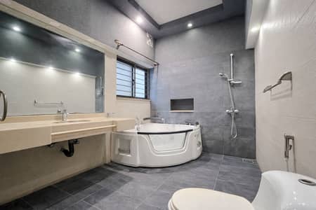 Well Maintained One Kanal Neat And Clean Upper Portion Near Near Market And Park Portion For Rent