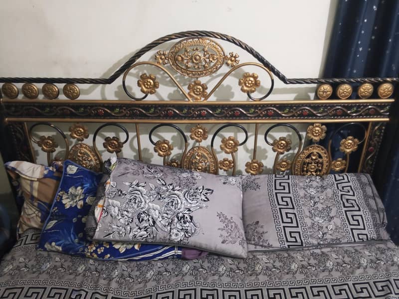 لوہے کا بیڈ  فار سیل 0