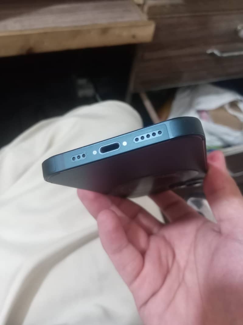 Apple iPhone 13 2