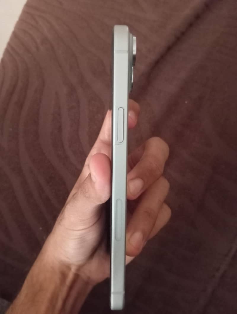 Apple iPhone 15 plus 3