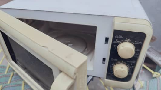 SAUDI KENWOOD Microwave Oven Code-7 | Rs 10,000 | Karachi