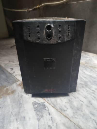APC smart UPS 2000v