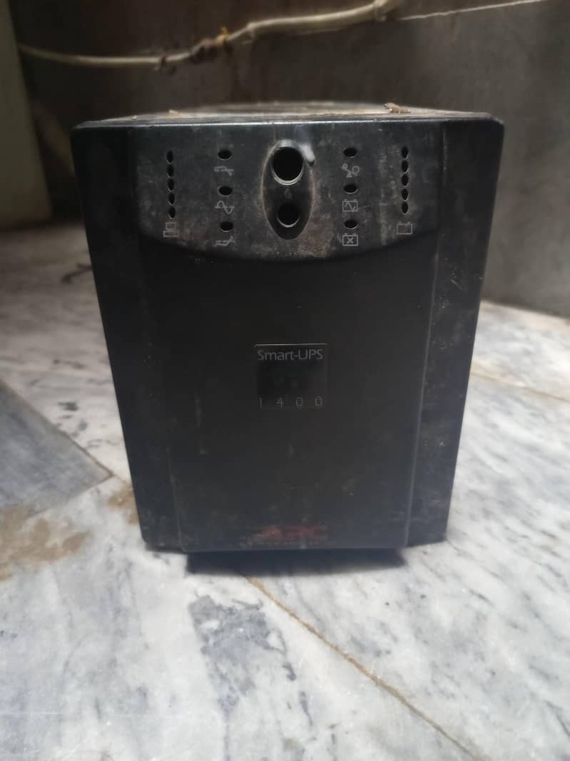 APC smart UPS 2000v 0