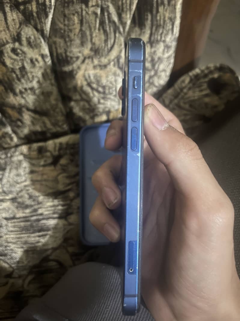 Apple iPhone 12 4