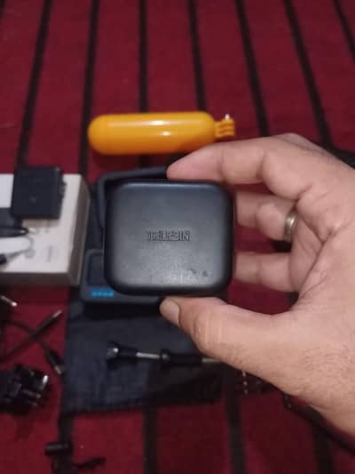 gopro madia mood aur chargr bank ha