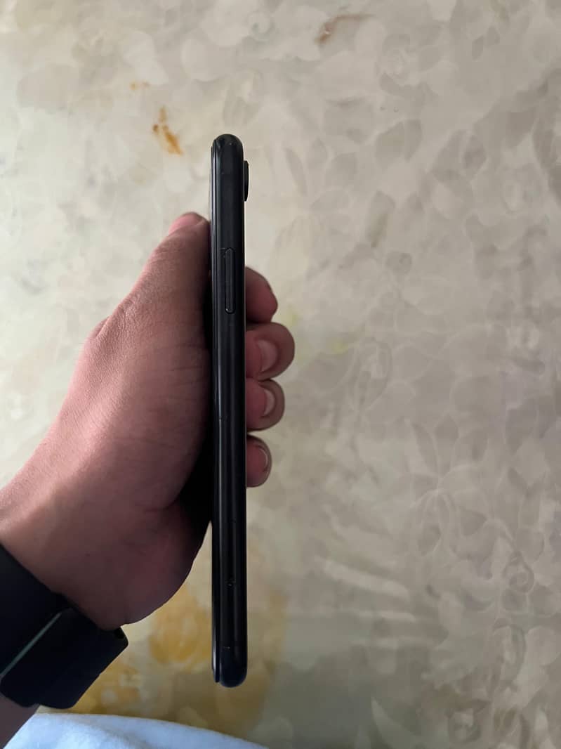 Apple iPhone XR 0