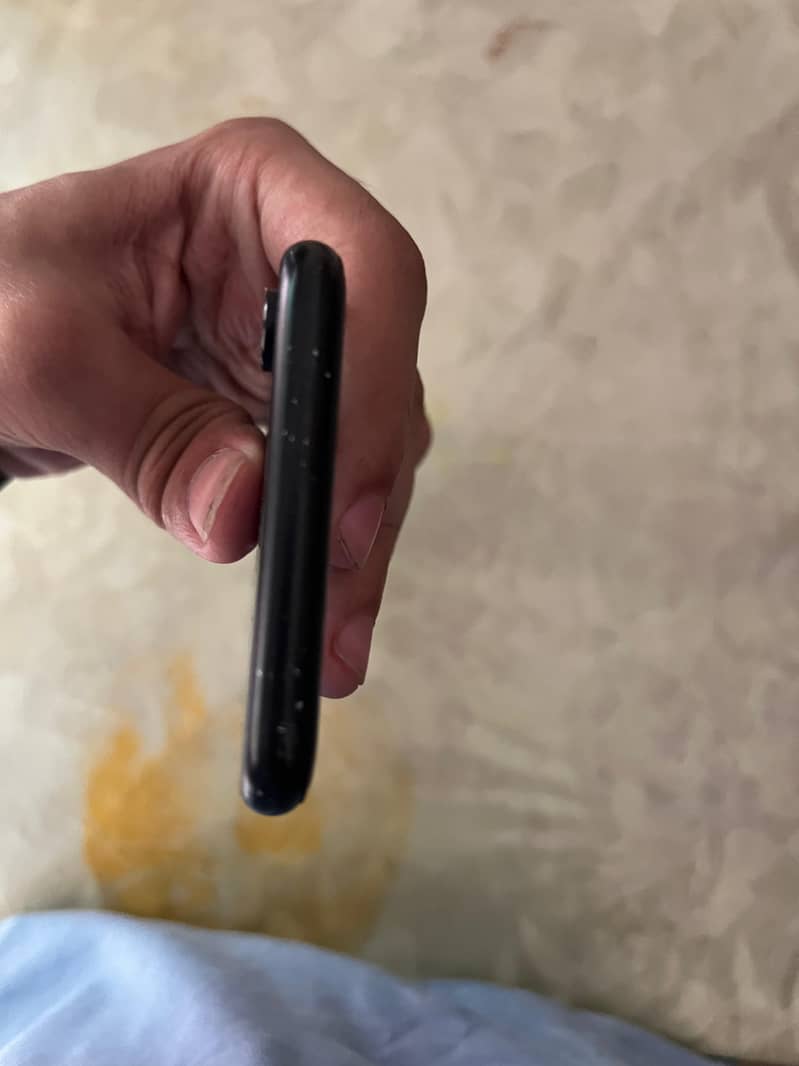 Apple iPhone XR 4
