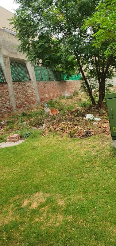 ONE TO MEETING GOOD LOCATION NEAR TO PARK AND MARKET (2) -KANAL RESIDENTIAL PLOT LOCATED IN THE BEST BLOCK OF DHA LAHORE.