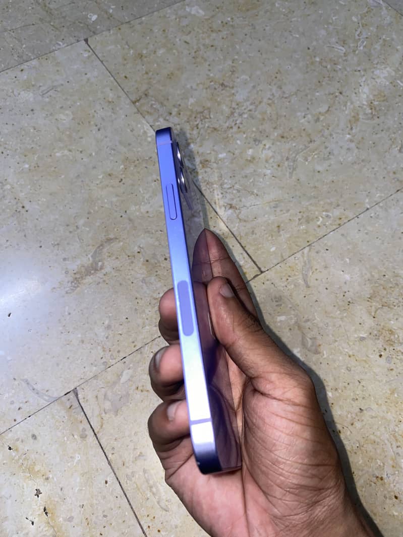 Apple iPhone 12 4