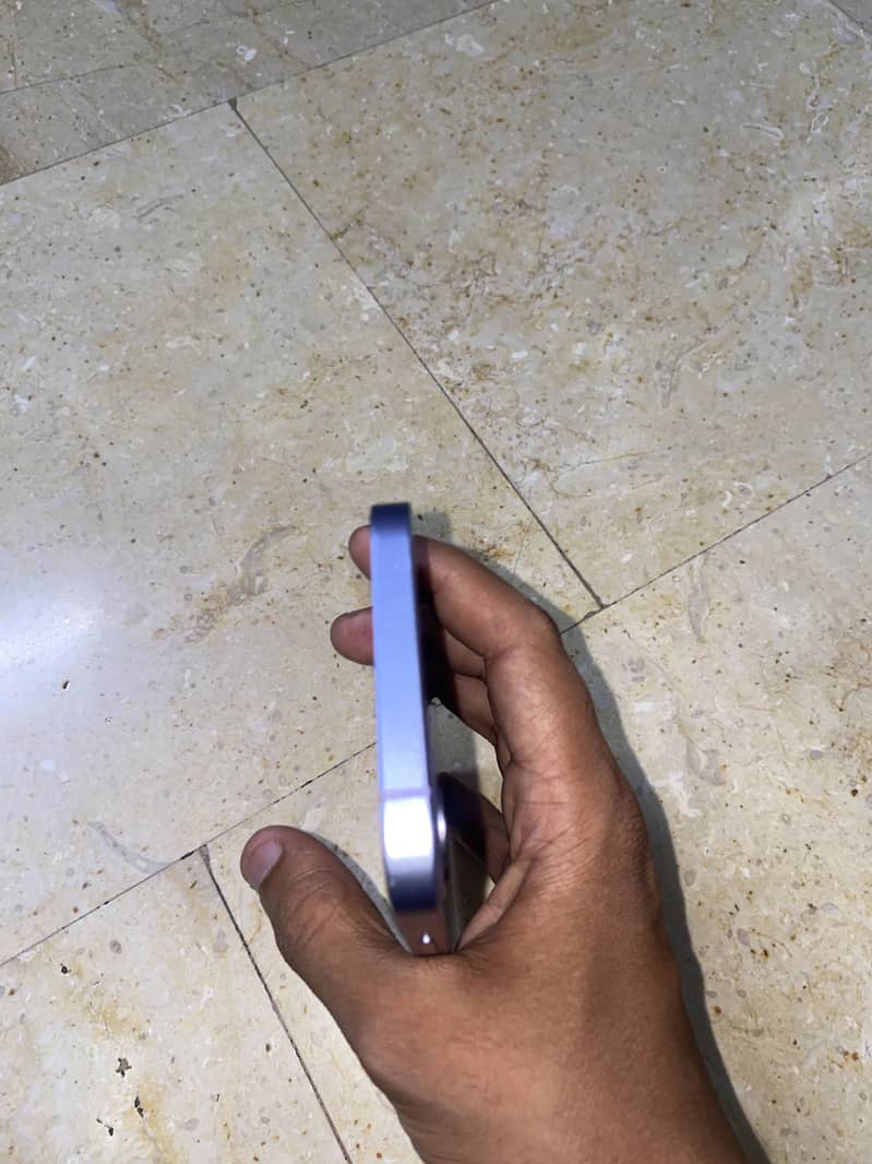Apple iPhone 12 6