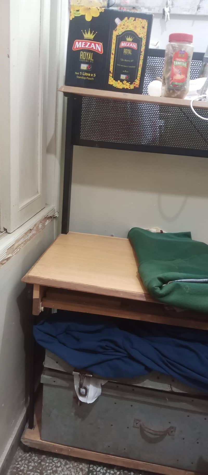 computer table three portion bahut mazboot hai 5