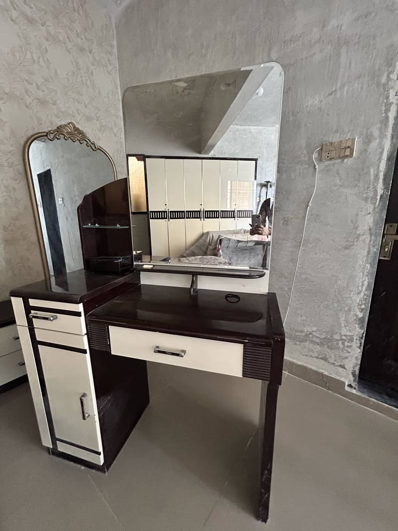 Dressing table with stool 2