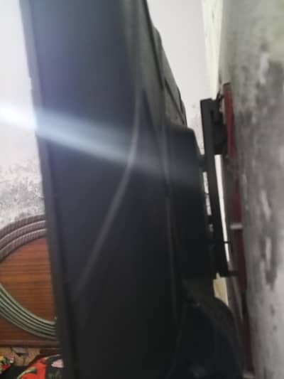 yeh new hai LCD 3 din chalai Thi uske bad mein hi khilaye