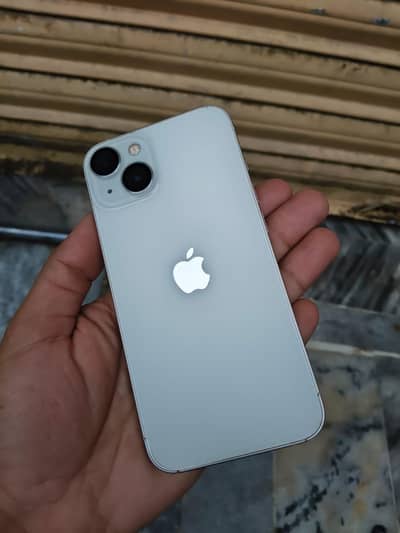 Apple iPhone 13
