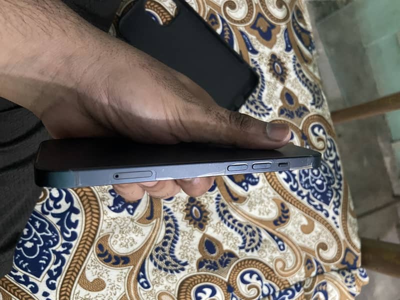 iPhone 13 3
