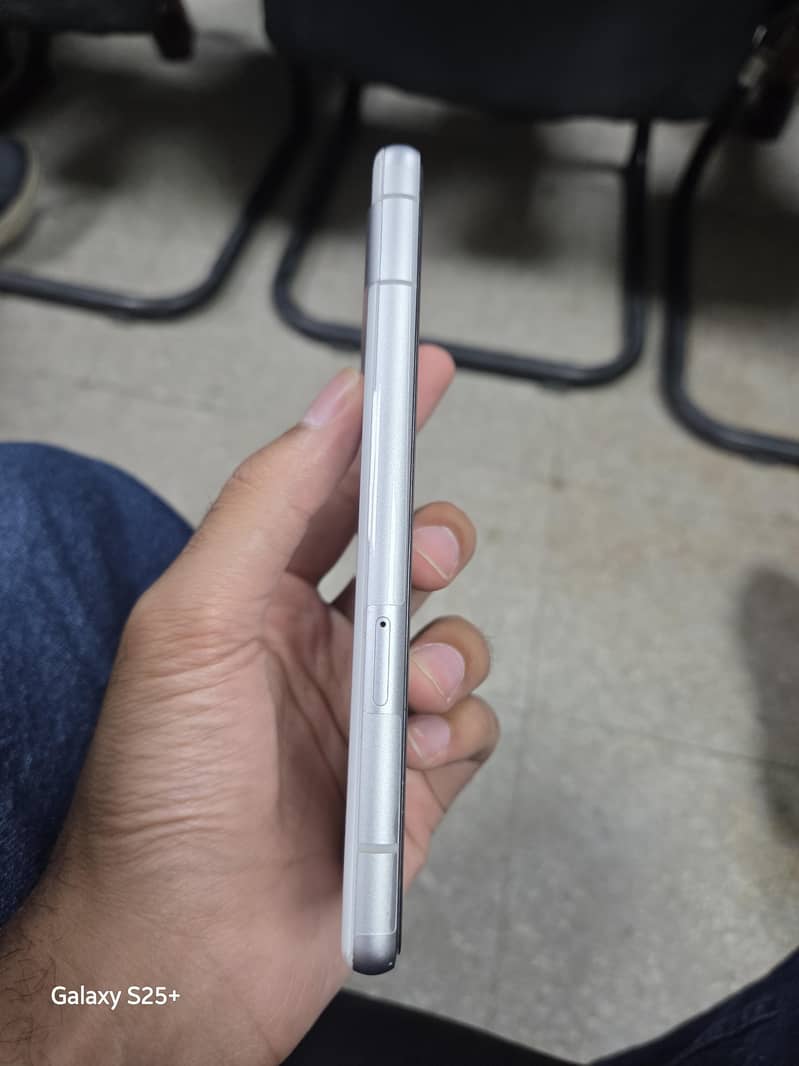 Google Pixel 7a 5
