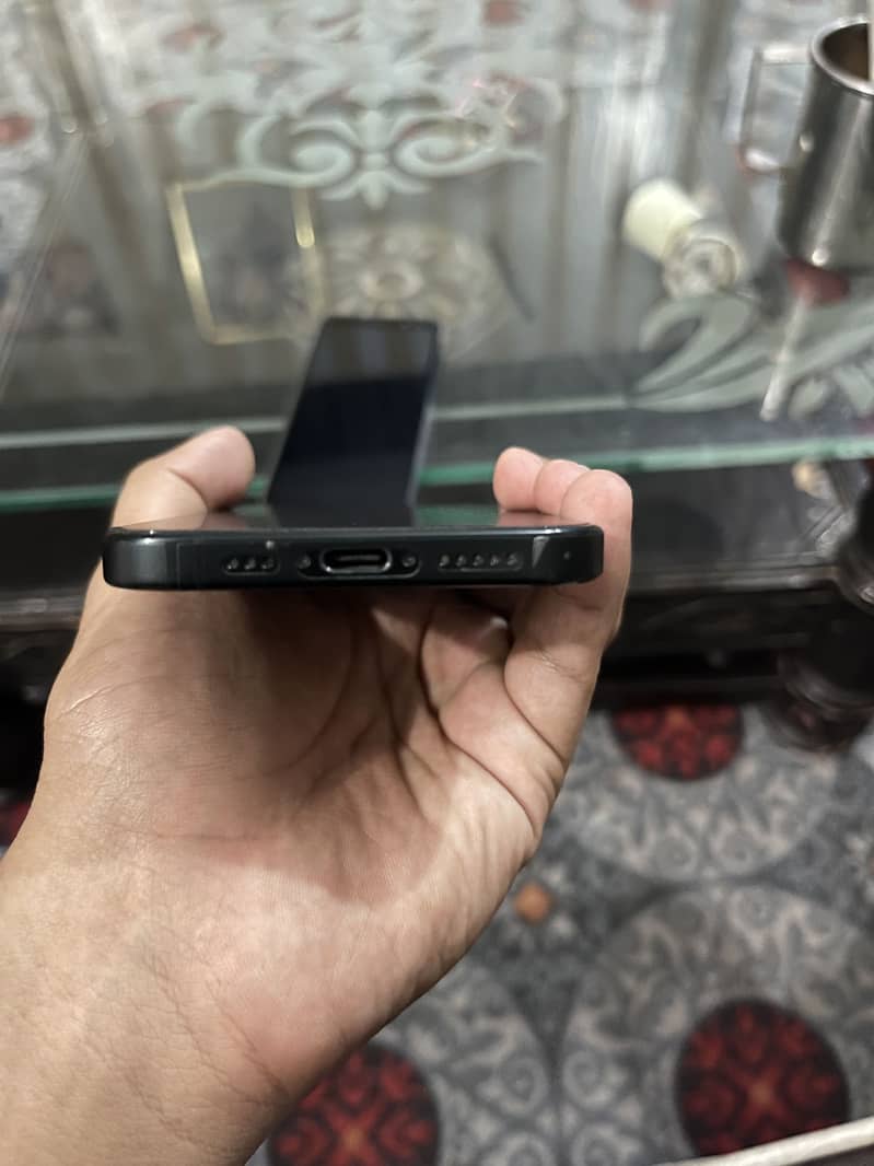 Apple iPhone 16 0