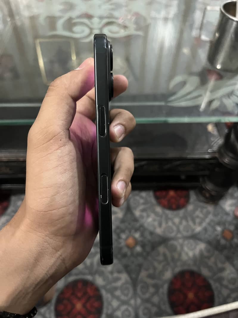 Apple iPhone 16 1