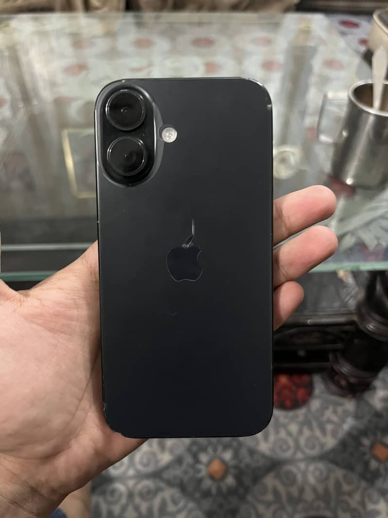 Apple iPhone 16 2